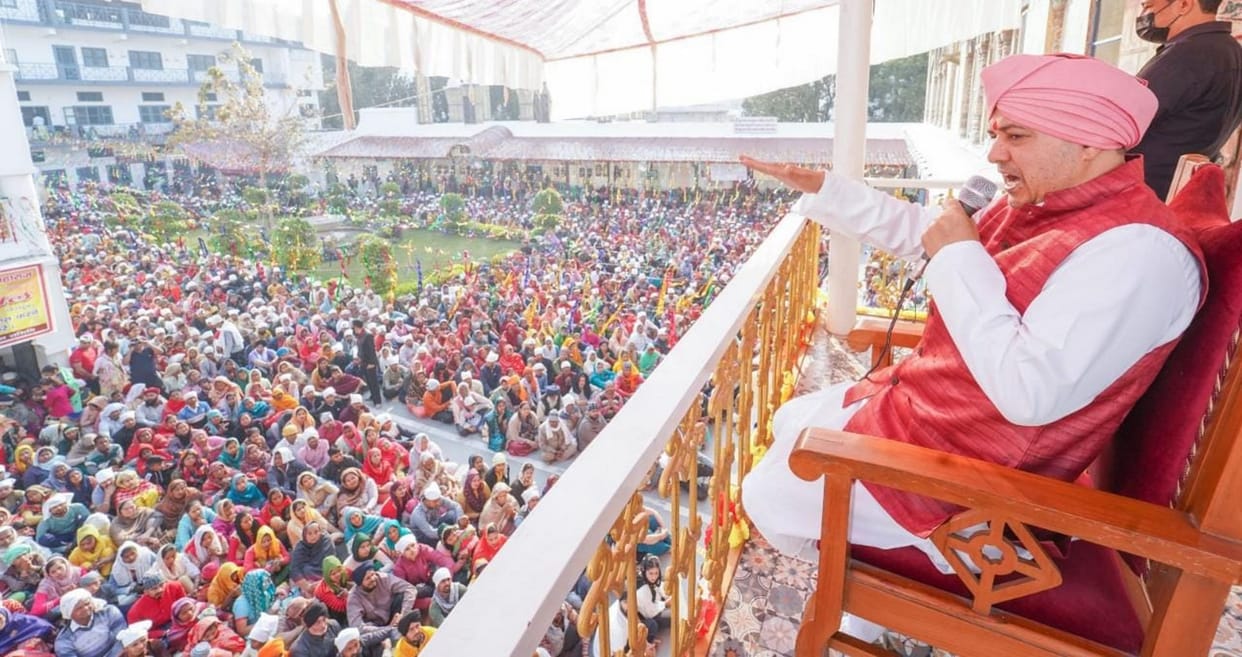 Jhanda Ji Mela 2023 Dehradun devotees Crowd increased in Sri Jhanda Ji fair work of stitching cover completed