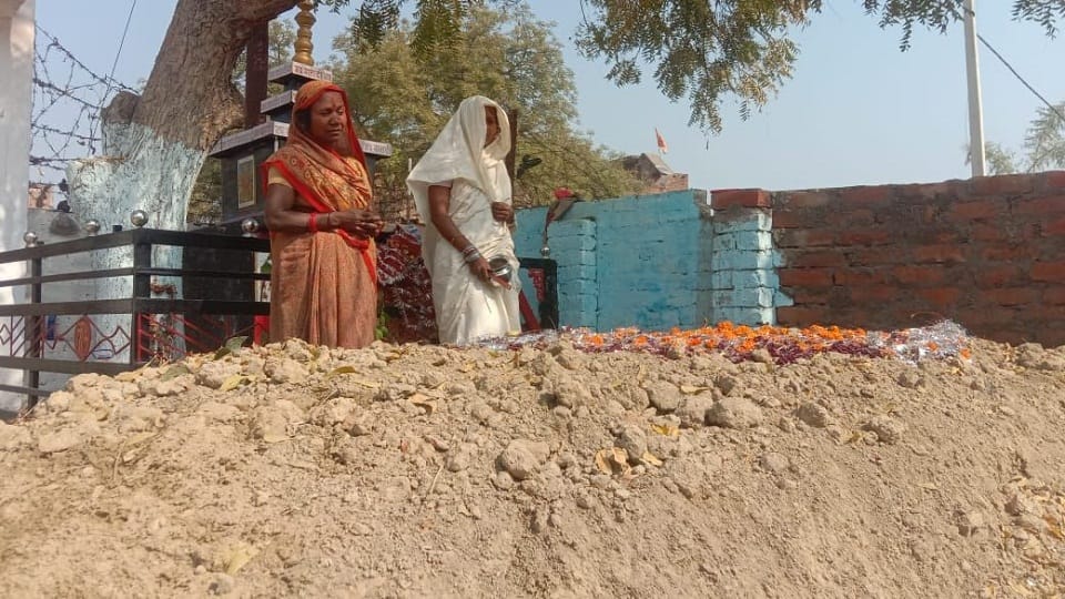 Husband dead body was buried at home, wife said, husband had expressed his last wish while dying