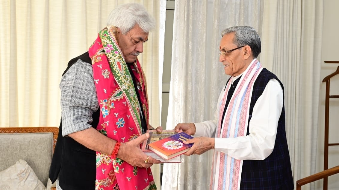 jammu kashmir Shree Kashi Vidvat Parishad President Vishwa Murti Shastri calls on Lg manoj sinha