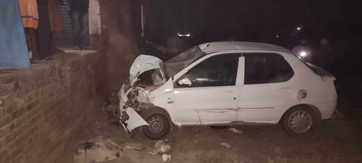 Nephew returning after giving medicine to maternal aunt died in a road accident, drunken car rider ran over