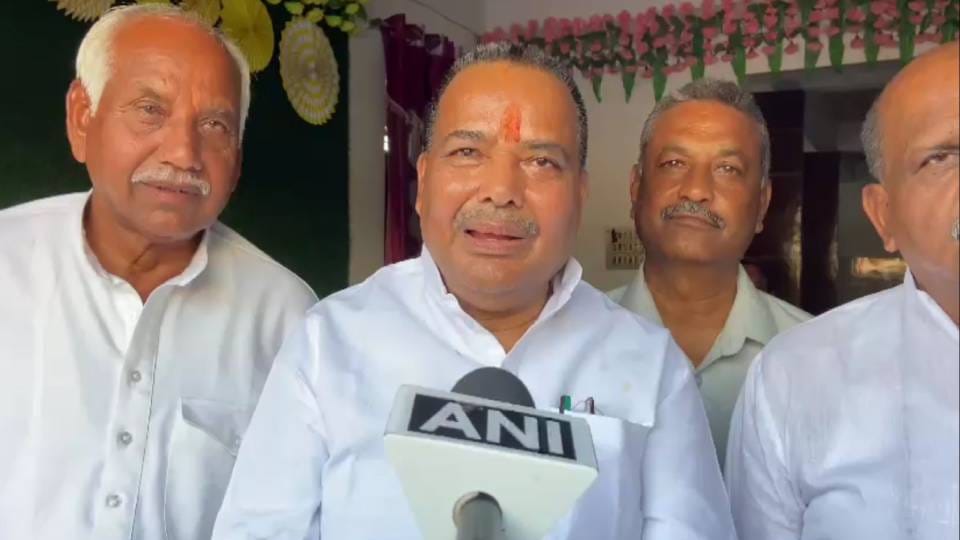 Minister Jaiveer Singh said SP leaders have reached deranged state due to continuous defeats In Mainpuri