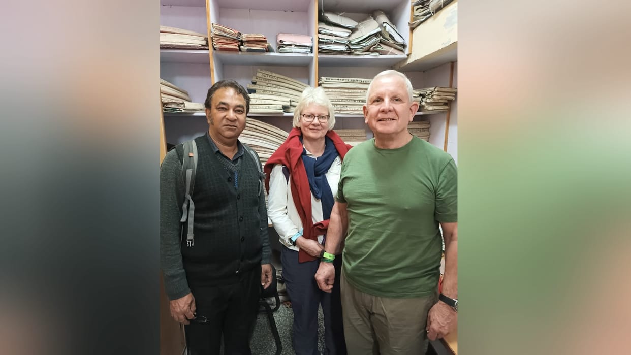 himachal News: British Couple take record of grandfather from nagar nigam shimla office