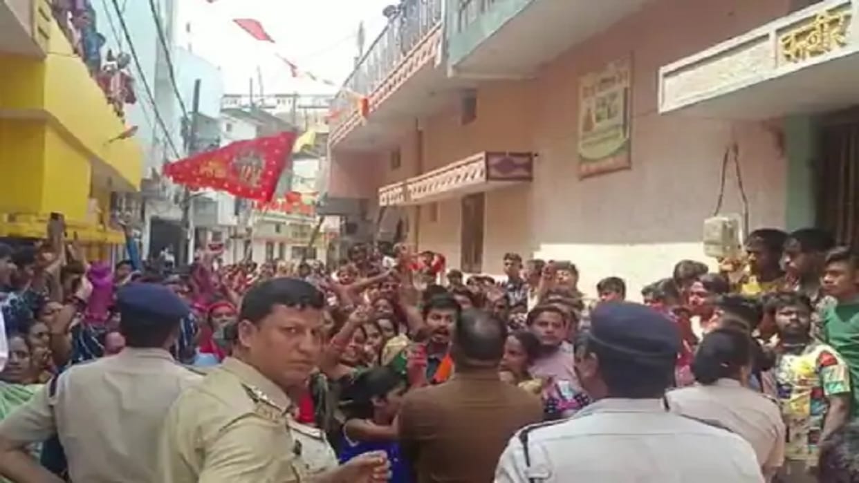 Ruckus on religious posters viral, 7 accused arrested in raipur