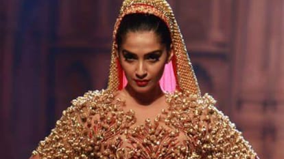 Sonam Kapoor Praises Sister in Law Antra Motiwala For Flaunting Her Baby Bump in Lakme Fashion Week