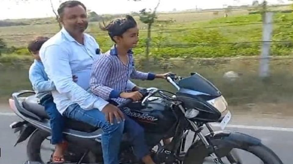 Ten year old boy ran bike on the road in Moradabad