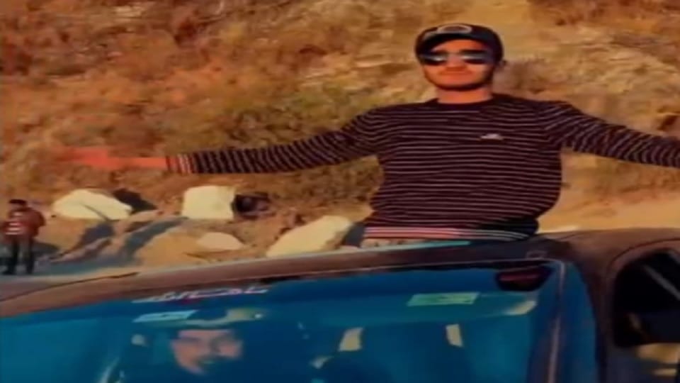 Moradabad: Stunt with a luxury car, the police seized the car