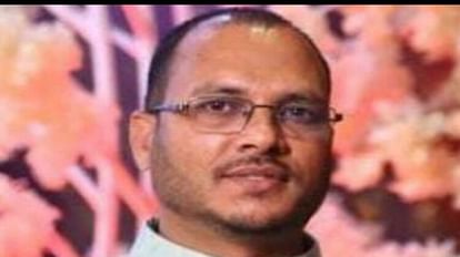 Janjgir Champa: पावर प्लांट के अंदर ठेका कर्मचारी ने लगाई फांसी, तड़के सुबह फंदे पर लटका देख साथी रह गए हैरान ठेका कर्मचारी की फाइल फोटो।