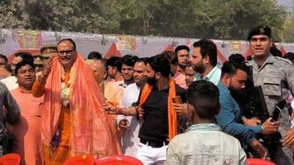 Meerut: उप मुख्यमंत्री ने जिला अस्पताल का किया निरीक्षण, बोले-गुंडे-माफिया जेल में या प्रदेश से बाहर होंगे उप मुख्यमंत्री बृजेश पाठक