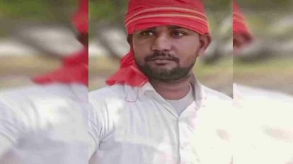 Varanasi: अवैध असलहा के साथ 20 हजार रुपये का इनामी बदमाश गिरफ्तार, घर में घुसकर महिला से की थी लूटपाट 20 हजार का इनामी बदमाश राजकुमार पटेल