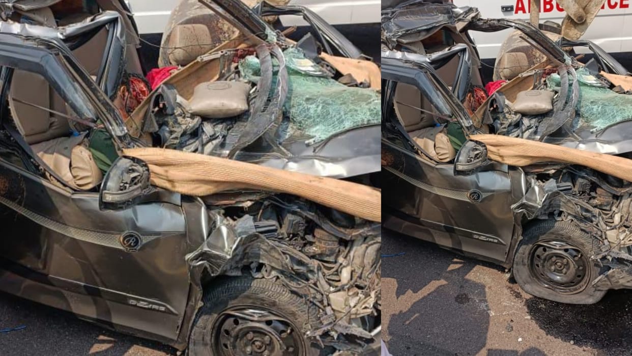 Five died in an accident on poorvanchal express way in Sultanpur.