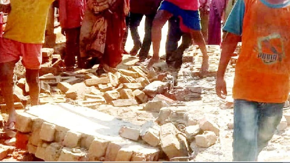 Young man died due to falling down while demolishing balcony of old house in budaun