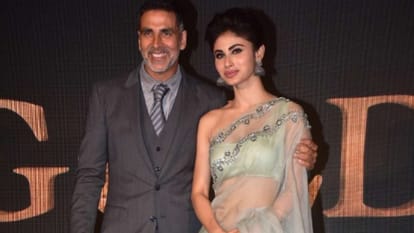 Akshay Kumar Mouni Roy Live Performance In The Entertainers Tour Actor Lift Actress In Air Video Viral