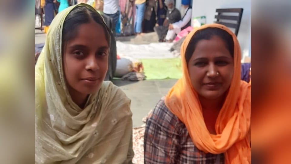 Dehradun Darbar Sahib Jhande Ji Sansar Singh got a chance to present Darshani Gilaf After 30 years