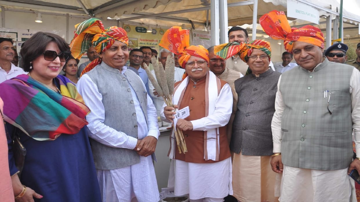 Hisar Agricultural Development Fair CM Manohar took information about methods of new agricultural