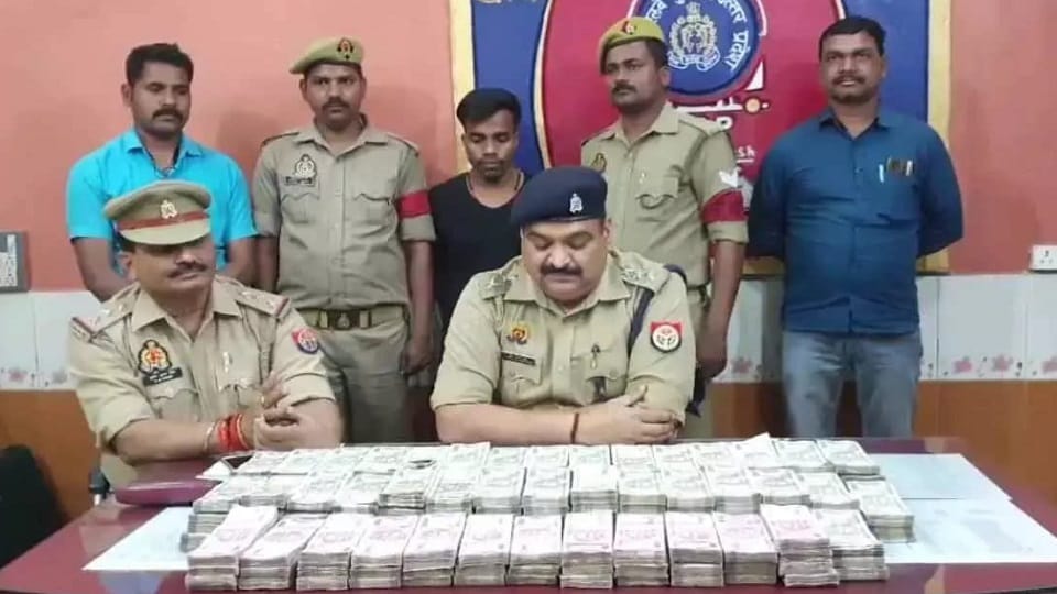 GRP team seized 1.5 crore cash in PDDU Junction