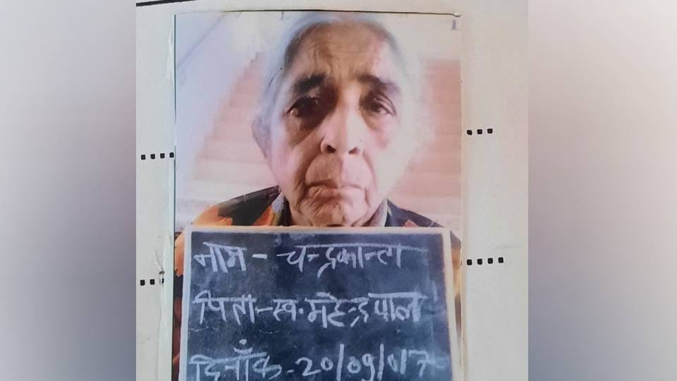 Mother died in old age home remembering son in Agra son came but returned without last rites