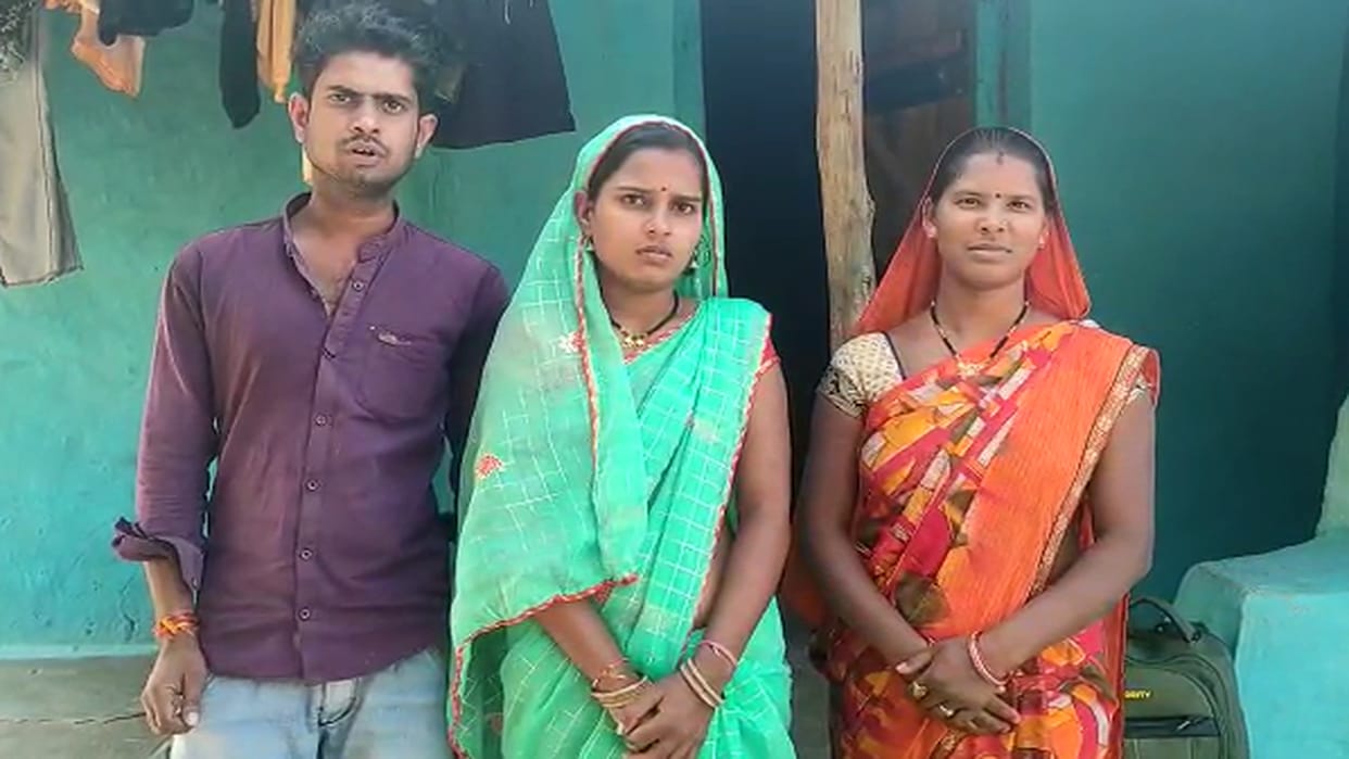 chhattisgarh police officer beat up guest who came to village by calling them thieves in gpm