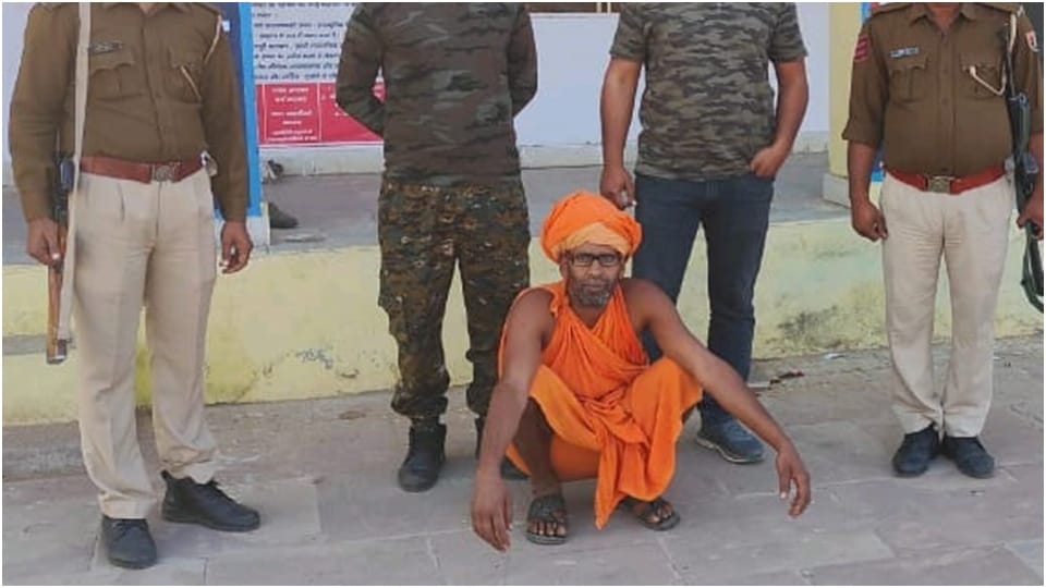 Dholpur police arrested Mukesh Gurjar brother of dacoit Keshav Gurjar Rajasthan hindi news