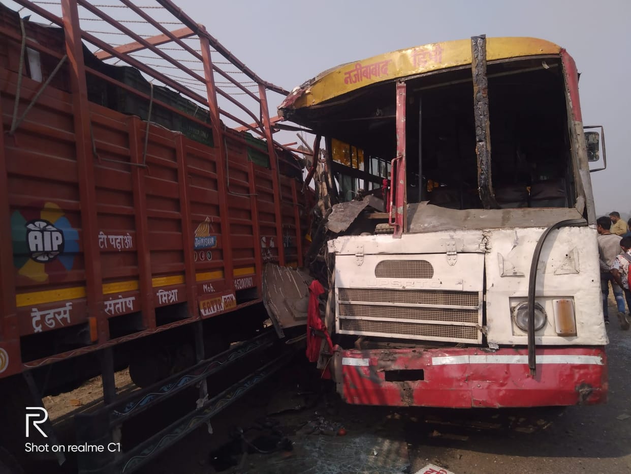 Bijnor News: Accident in roadways and DCM in Najibabad, seven injured including driver
