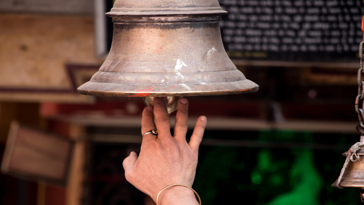 Ajab-Gajab: hindu temple bells why do bells rings before entering to temple know the scientific reason
