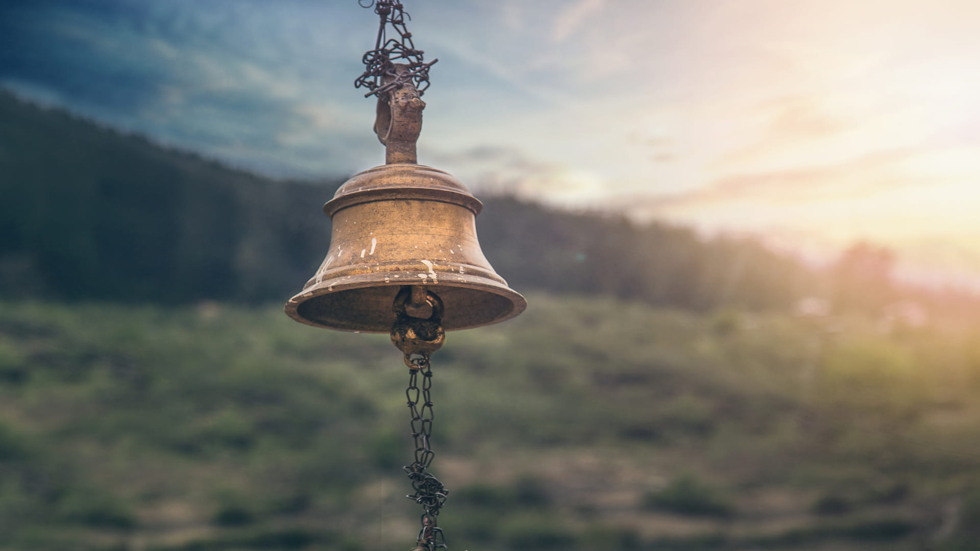 Ajab-Gajab: hindu temple bells why do bells rings before entering to temple know the scientific reason
