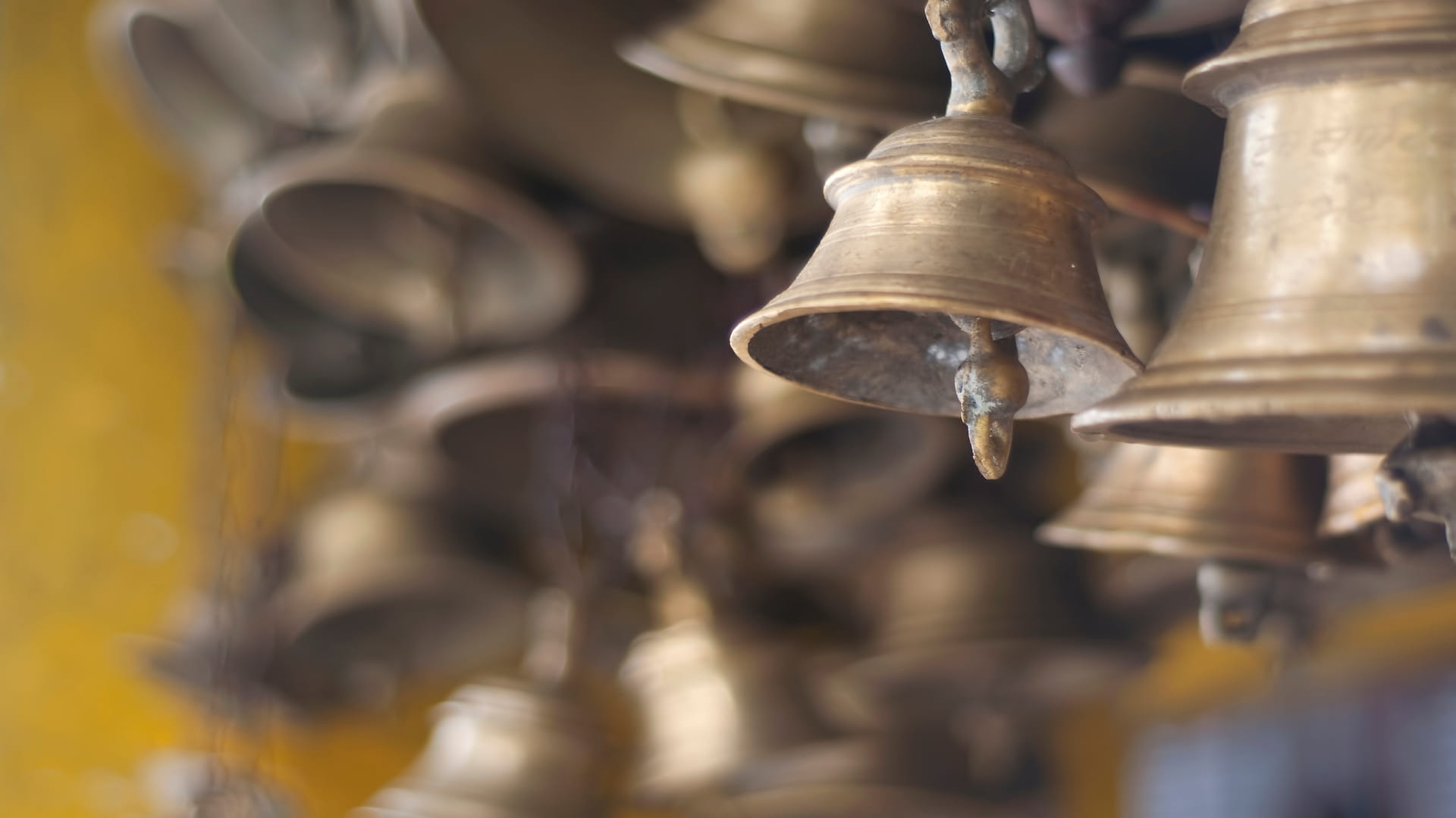 Ajab-Gajab: hindu temple bells why do bells rings before entering to temple know the scientific reason