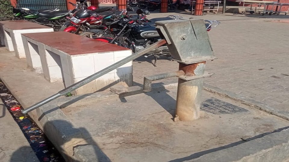 handpump of the district hospital bad taps became showpieces