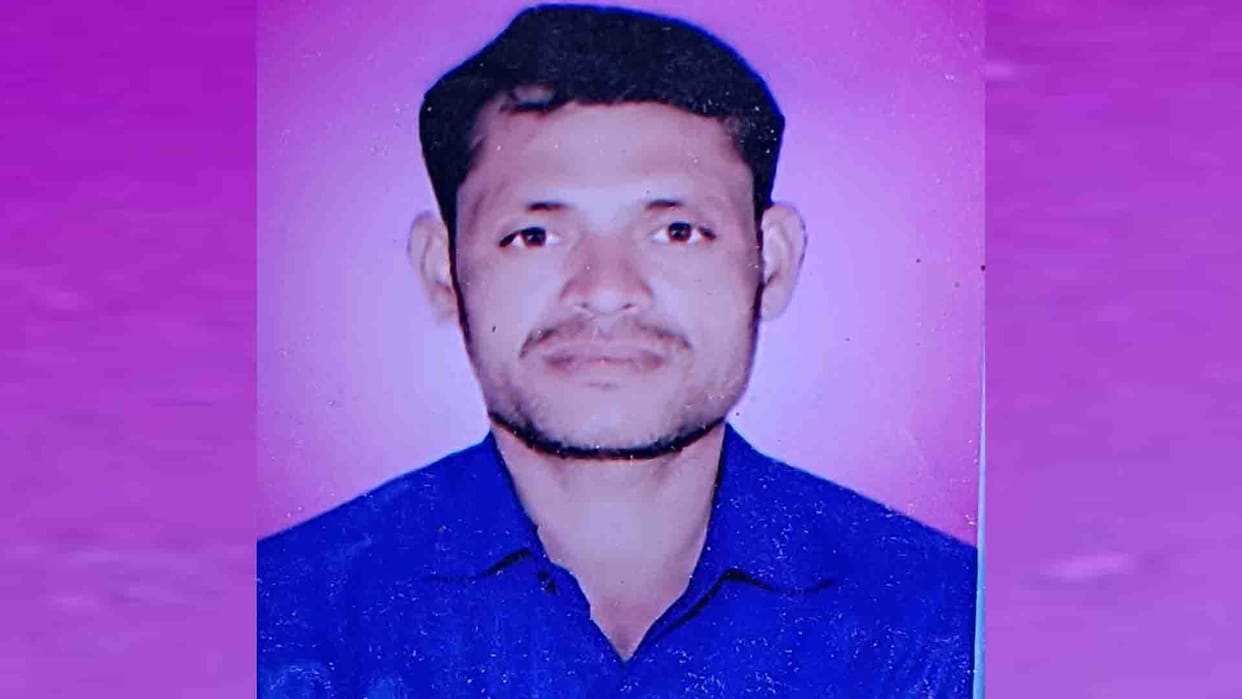 Farrukhabad: Dead body of tractor driver found hanging