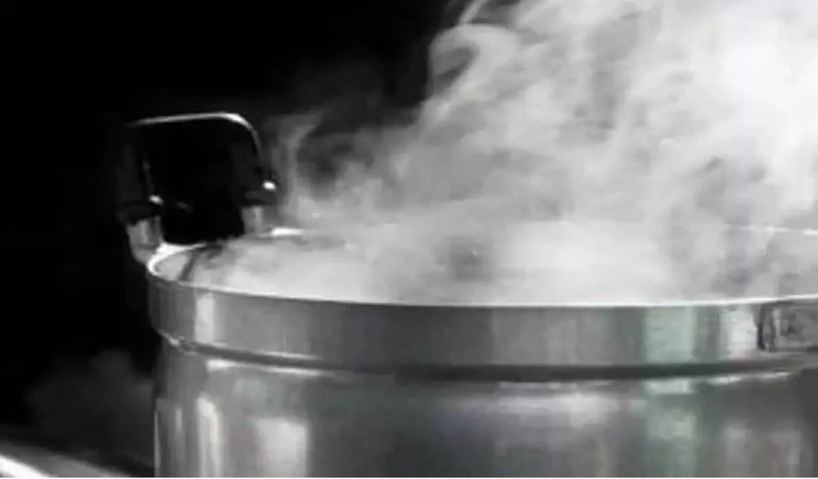 Wife got angry after quarrel with husband in Unnao, poured boiling water on mother in law