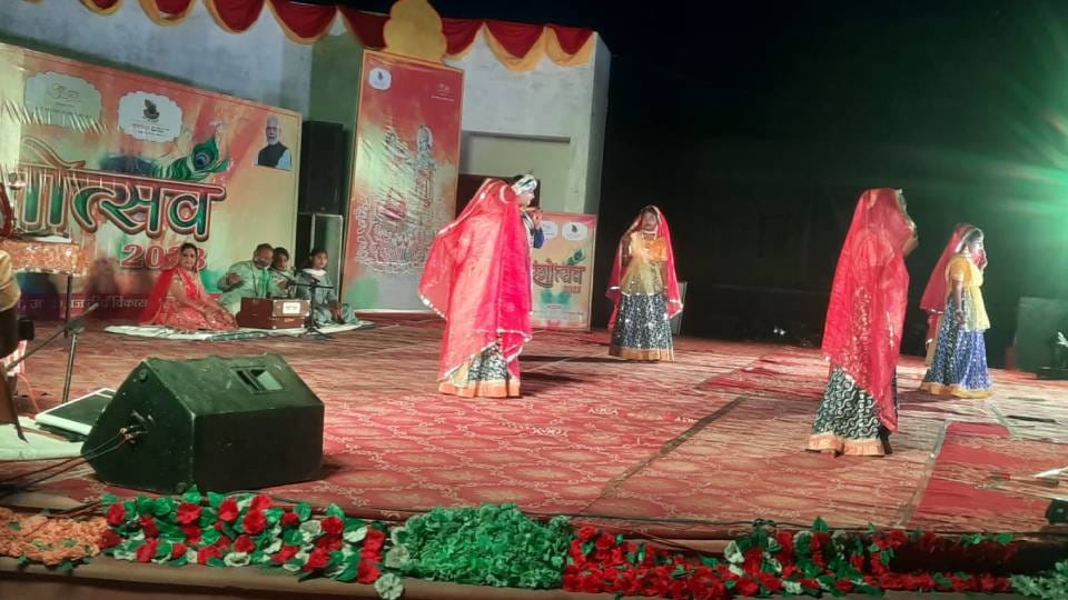 People were thrilled to see Radha Krishna Makhan Leela being staged at Rangotsav 2023 in Mathura