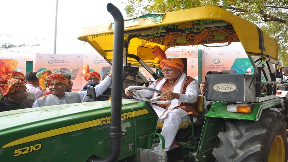 Hisar Agricultural Development Fair CM Manohar took information about methods of new agricultural