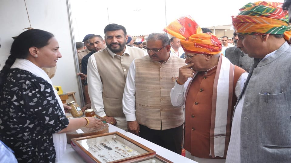 Hisar Agricultural Development Fair CM Manohar took information about methods of new agricultural