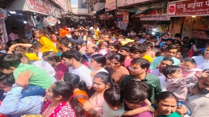 Devotees thronged to visit Banke Bihari Temple in Mathura many people got sick after getting stuck in crowd