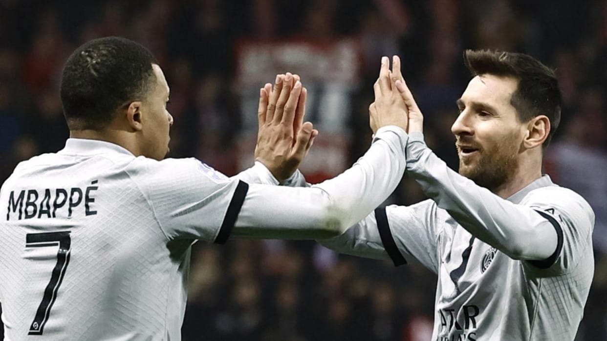 Ligue 1 PSG won in the last moments with help of lionel Messi and Mbappe beats brest by 2-1