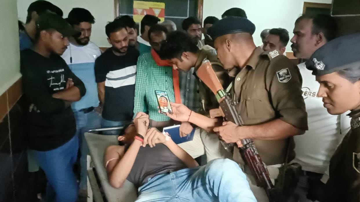 Miscreants fired at two youths who went to Sai temple in Begusarai, admitted to hospital in critical condition
