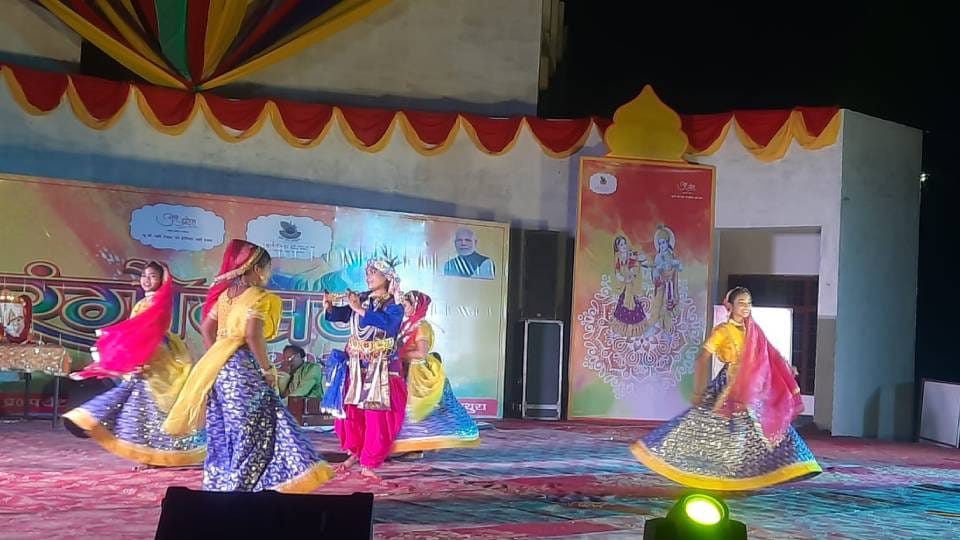 People were thrilled to see Radha Krishna Makhan Leela being staged at Rangotsav 2023 in Mathura