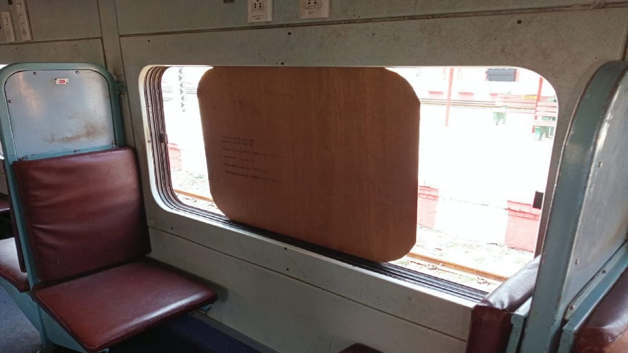 Stone pelting on Padmavat Express, broken glass of general coach, replaced with ply