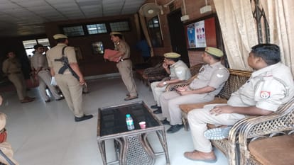 Fatehpur police raided Shuates University, opened VC's office and investigated