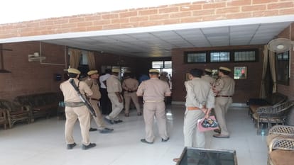 Fatehpur police raided Shuates University, opened VC's office and investigated