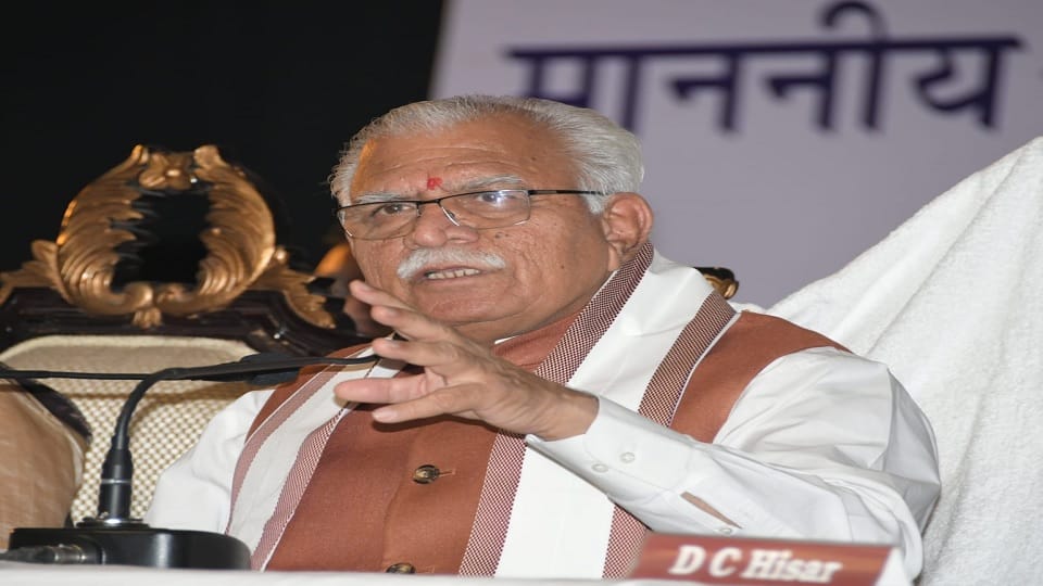 CM Manohar Lal reached Hisar, organised khula Darbar in Guru Jambheshwar University