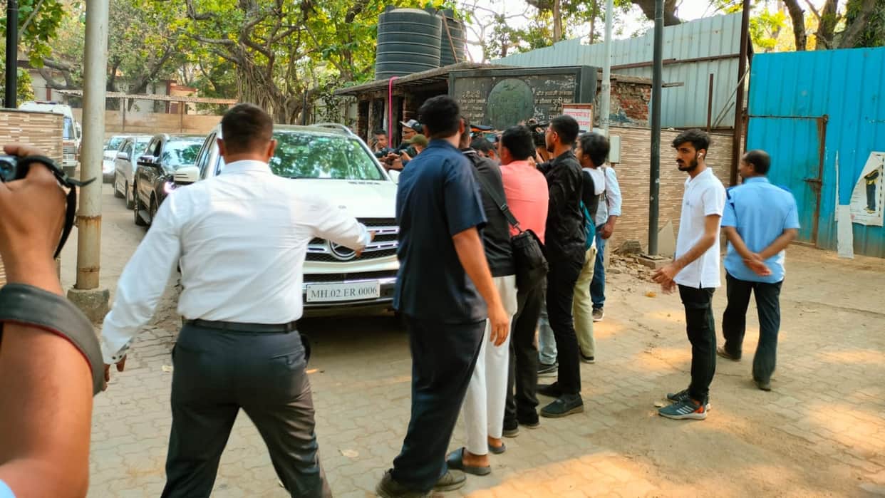 Snehlata Dixit Death Madhuri Dixit mother last Rites under tight security bouncers deployed to stop strangers