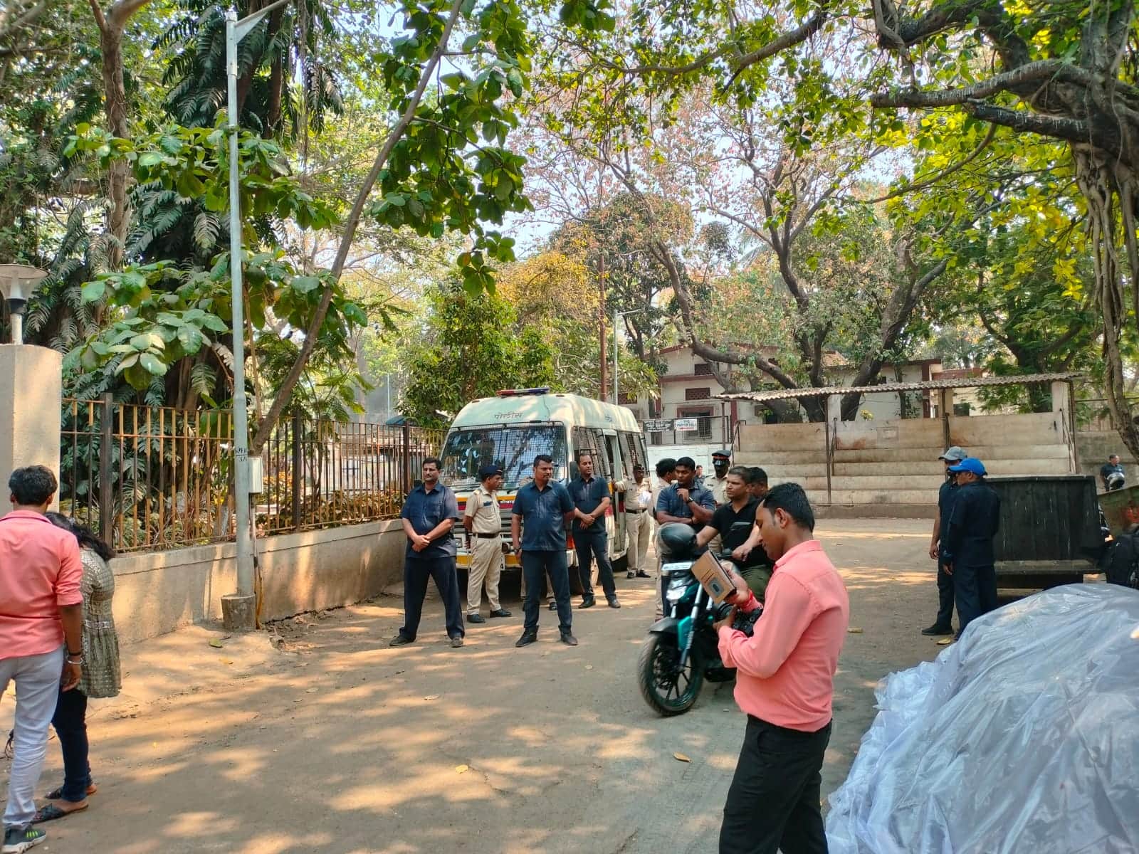 Snehlata Dixit Death Madhuri Dixit mother last Rites under tight security bouncers deployed to stop strangers