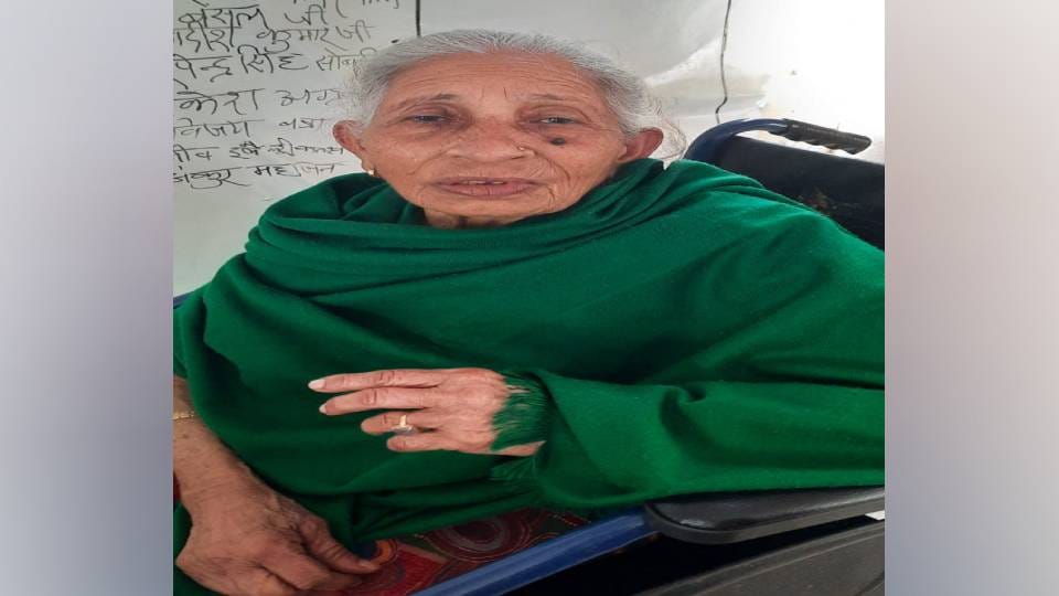 Mother died in old age home remembering son in Agra son came but returned without last rites