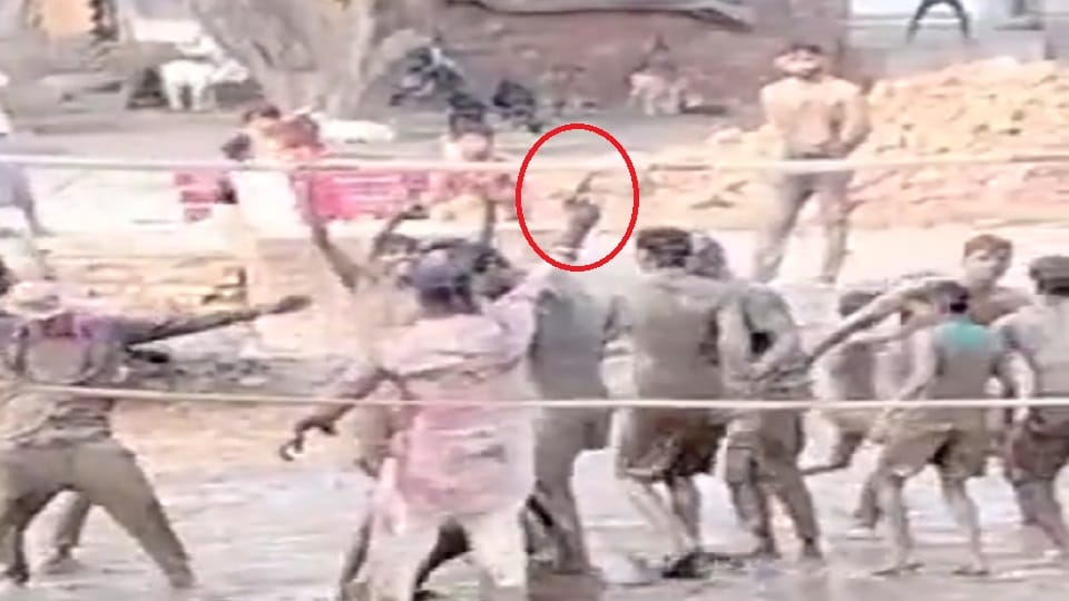 dance on Bhojpuri song waving pistol in Gorakhpur