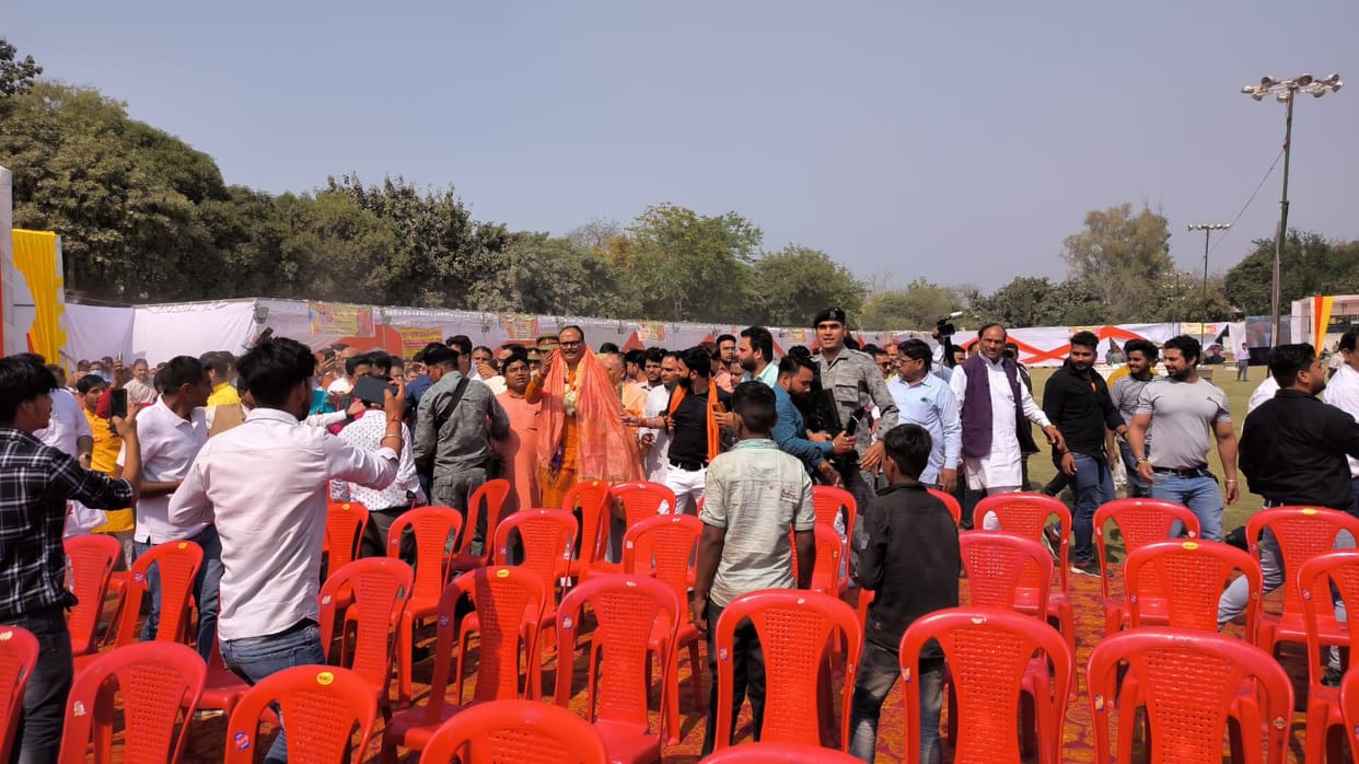 Deputy CM inspected district hospital Meerut, says goons-mafia will be in jail or out of the state