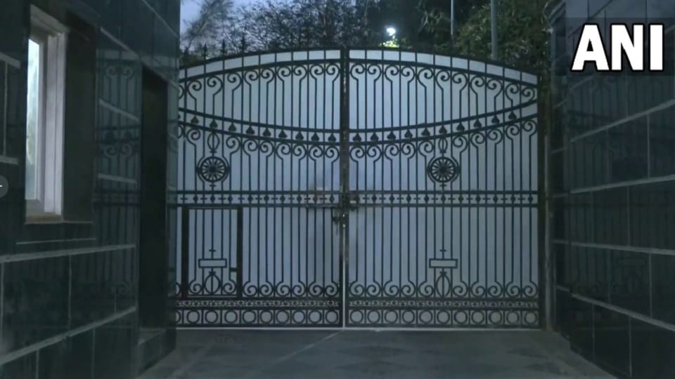 Satish Kaushik death case Delhi Police reached Vikas Malu farmhouse