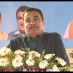 गोरखपुर में केंद्रीय सड़क परिवहन मंत्री नितिन गडकरी।