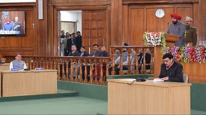 अभिभाषण देते राज्यपाल ले.ज. गुरमीत सिंह (सेनि)