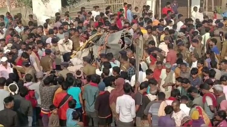 Bihar : गंगा स्नान के लिए जा रहे लोगों के ऑटो की हाइवा से भीषण टक्कर; 5 की मौत, चार घायल