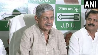 LS Poll 2024: जदयू नेता ने यूपी में सपा से गठबंधन के दिए संकेत, बोले- सपा हमारी वास्तविक सहयोगी जदयू के राष्ट्रीय अध्यक्ष राजीव रंजन(ललन) सिंह।